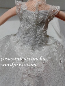 R. 235 Detalle de la espalda del vestido de novia de fofucha