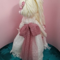 Muñeca de trapo, vestido comunión, detalles peinado, lazo