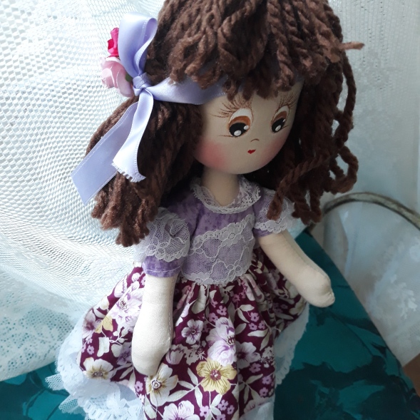 Muñeca de trapo cinta lila