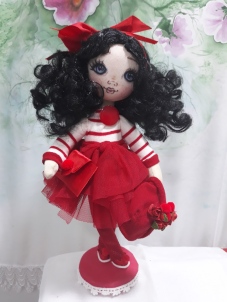 Muñeca de trapo vestido rojo